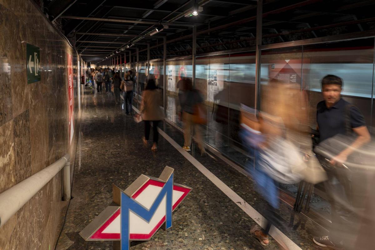 TMB abre la estación de metro ‘fantasma’ de Gaudí en Barcelona, el 2 de octubre de 2025.