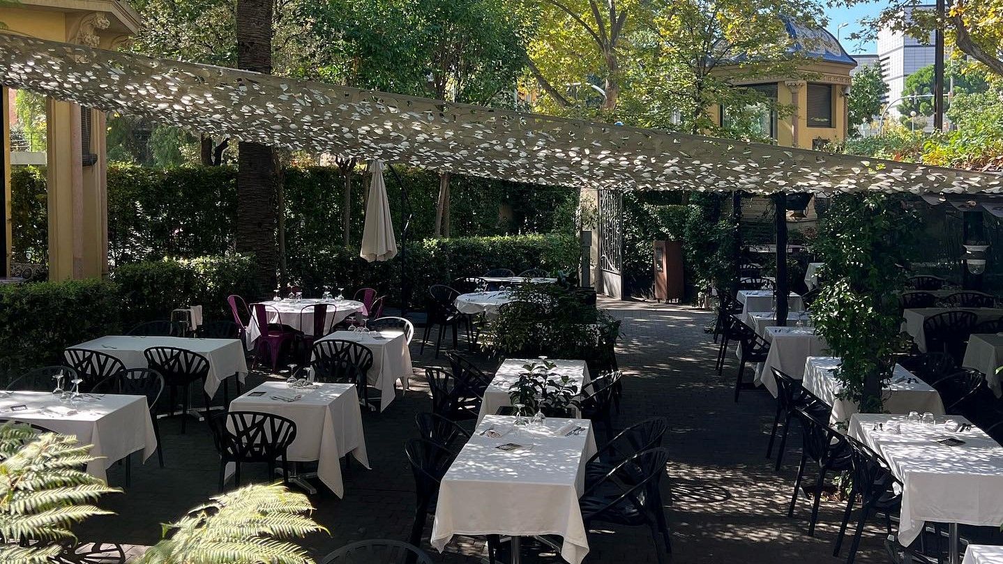 Terraza del restaurante Dos Torres