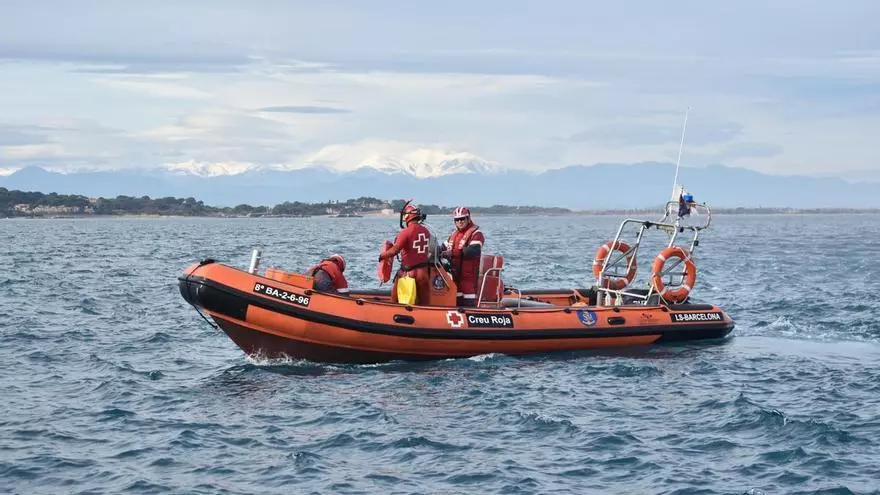 VÍDEO | Creu Roja i Salvament Marítim fan un exercici conjunt a l'Escala