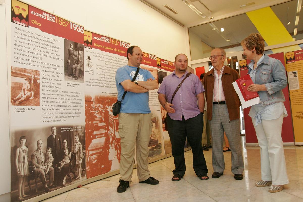 Exposición en A Coruña sobre Antón Alonso Ríos, en 2009.