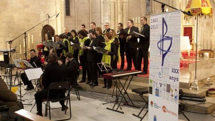 La Coral actuó por su aniversario en la basílica.