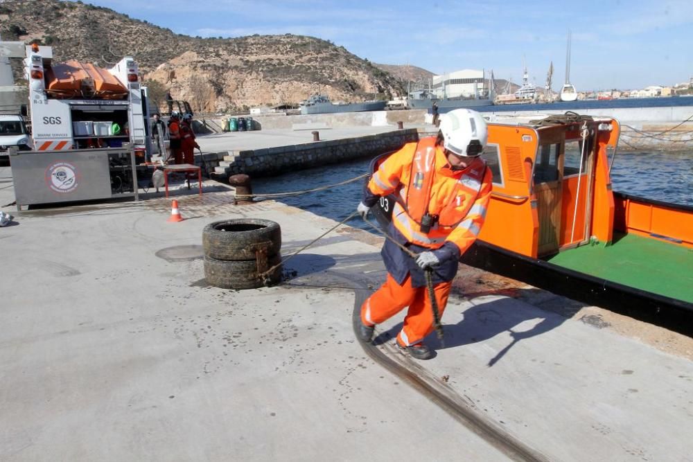 Jornada de limpieza del fondo del Faro de la Curra en Cartagena