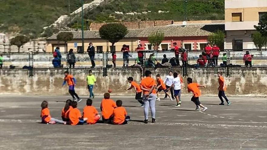 700 escolares disfrutan de una jornada de deporte y convivencia