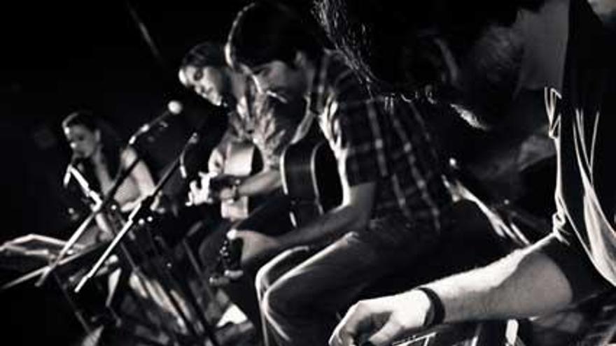 Los «Heart of Gold», con Ángel Ruiz al pedal steel en primer término.