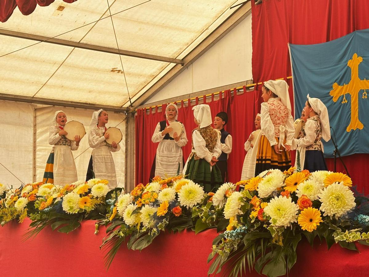 EN IMÁGENES: Festival folclórico infantil en Argüelles