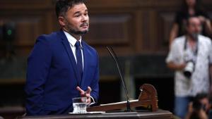 Gabriel Rufián durante el primer pleno y debate de investidura del candidato Feijóo , en el Congreso de los Diputados.