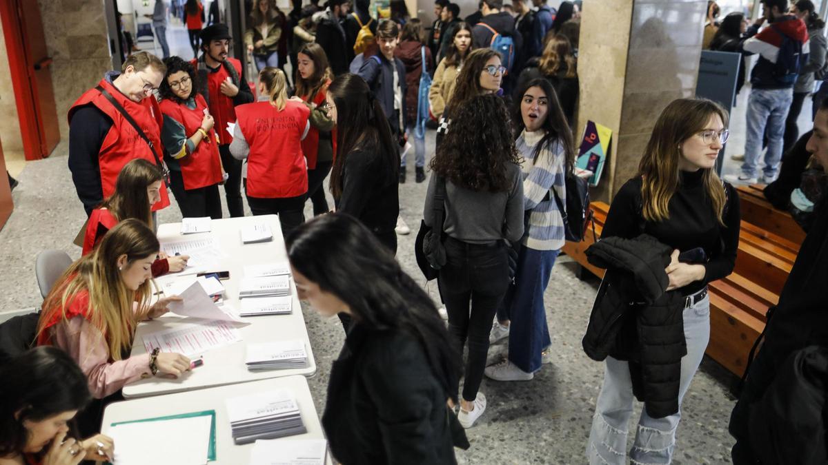 Jornada de puertas abiertas a alumnos de Bachillerato en la Facultad de Medicina, el pasado año.