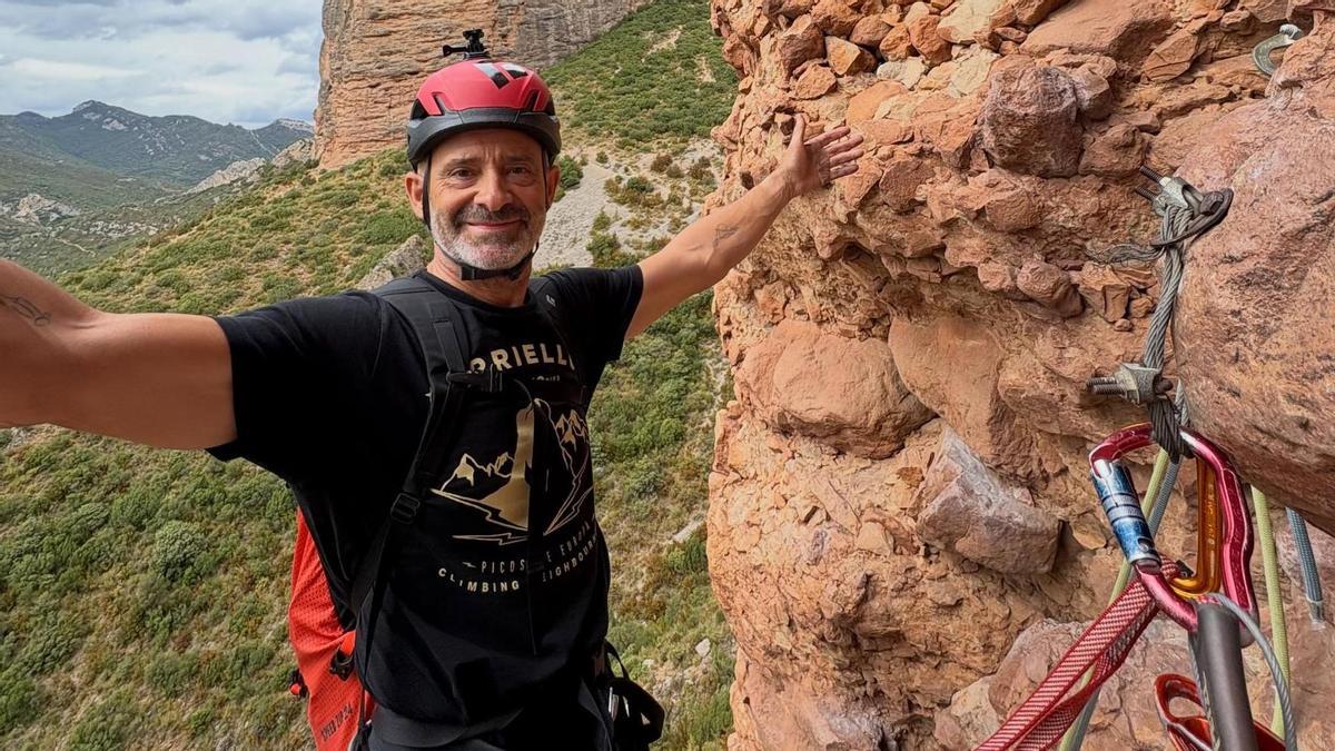 Antonio Lobato escalando en una de las zonas más imponentes de Aragón.