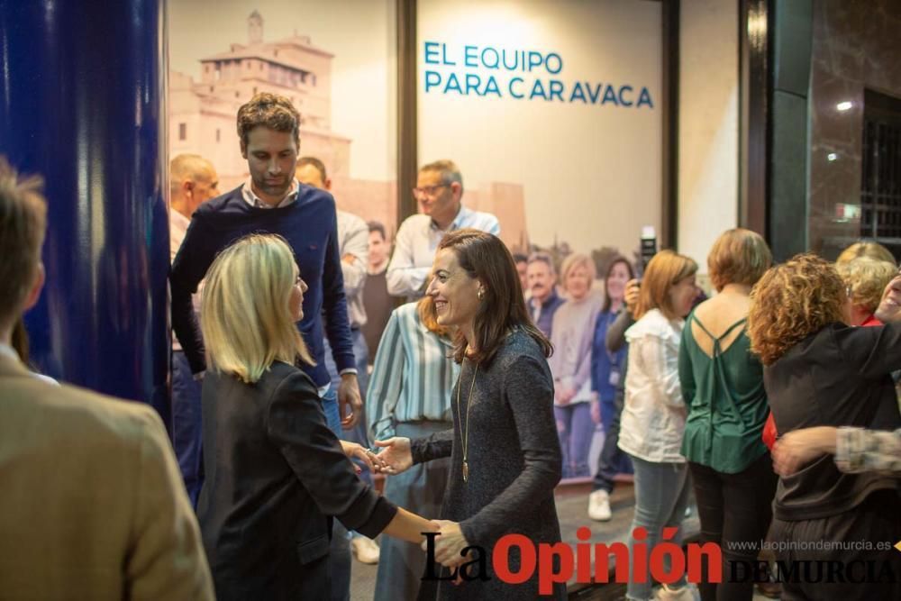 Pegada de carteles en Caravaca