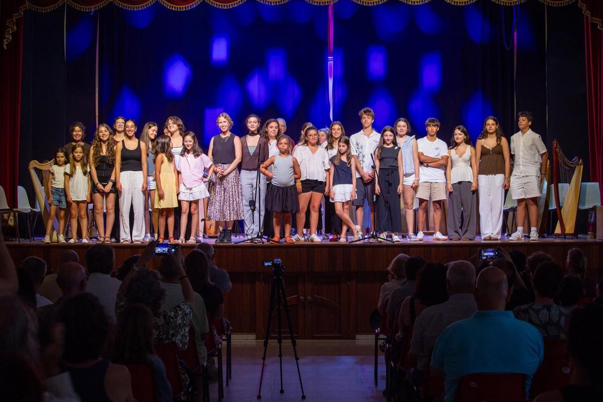 Alumnos participantes no V Encontro de Escolas e Alumnado de Arpa de Galicia.