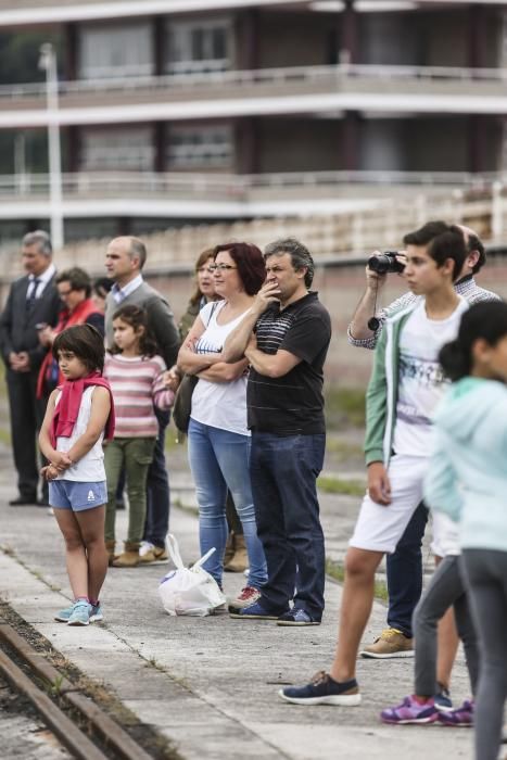 Llegada de tres goletas de la Armada Española y de un barco de la escuela de la Marina Portuguesa a la bahía de Gijón