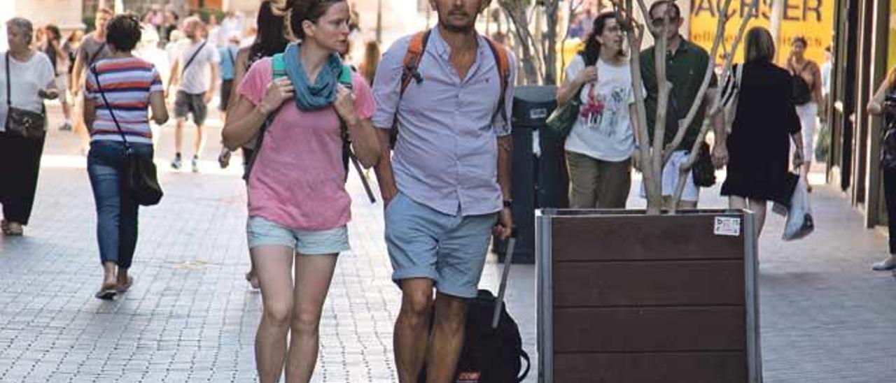Turistas en Palma este verano, el de los récords de clientes y la saturación.