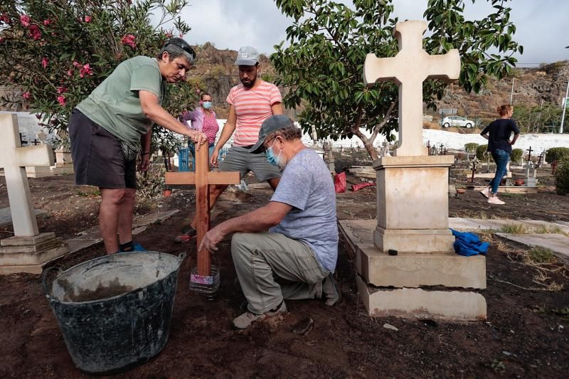 Reposición de cruces en el cementerio de San Andrés, en Santa Cruz de Tenerife.