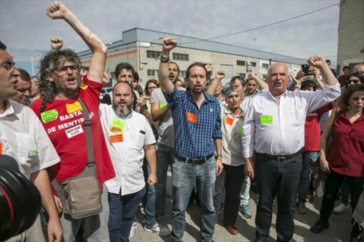 Iglesias, amb els treballadors en vaga de la fàbrica de Valeo a Martorelles. Iglesias, amb els treballadors en vaga de la fàbrica de Valeo a Martorelles.