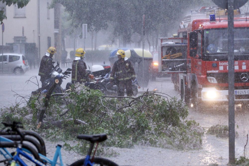 Una forta tempesta deixa 30 litres en una hora a Girona