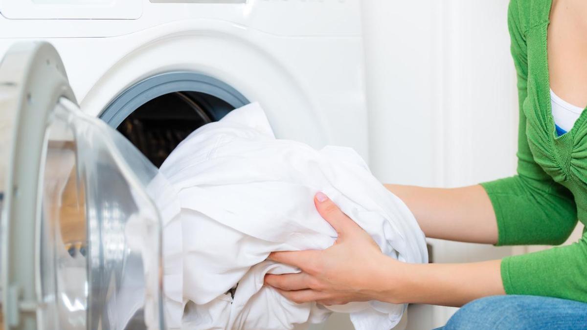 Trucos Limpieza: Cómo lavar la ropa blanca para dejarla impecable