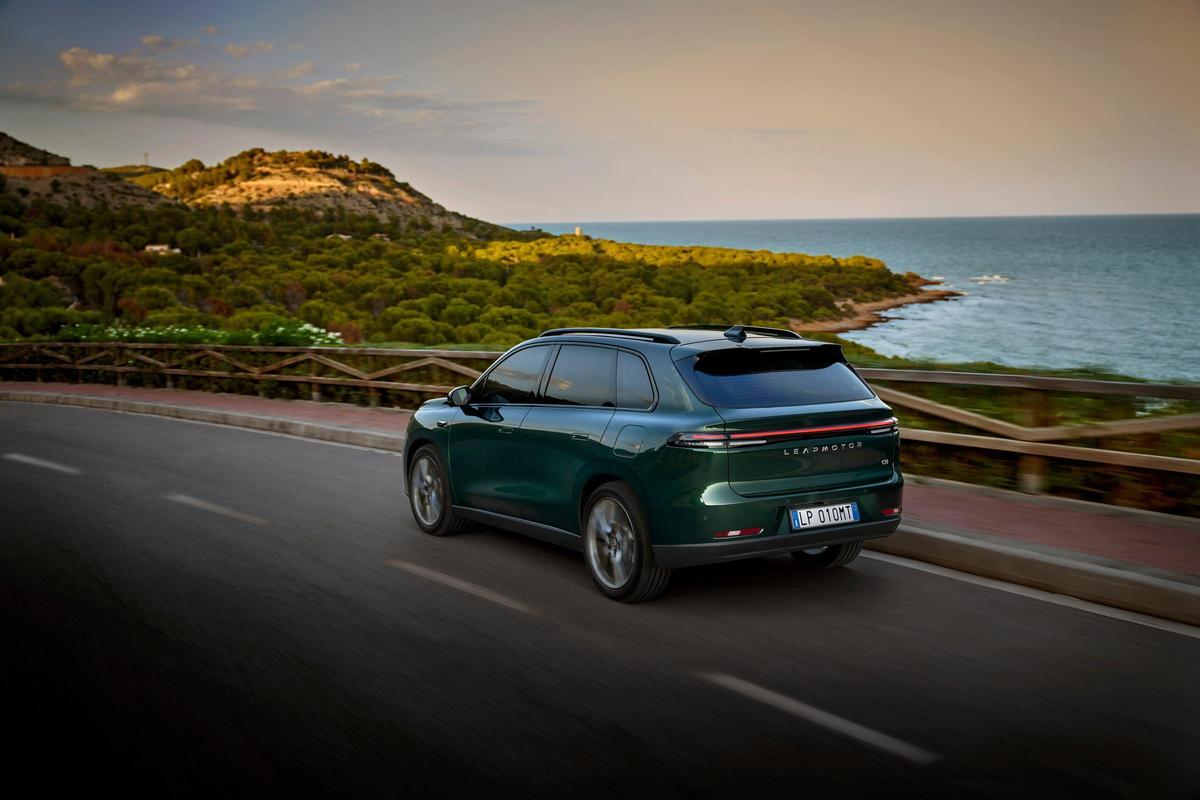 Cuenta con un sistema de tracción total con doble motor y una gestión inteligente de la energía