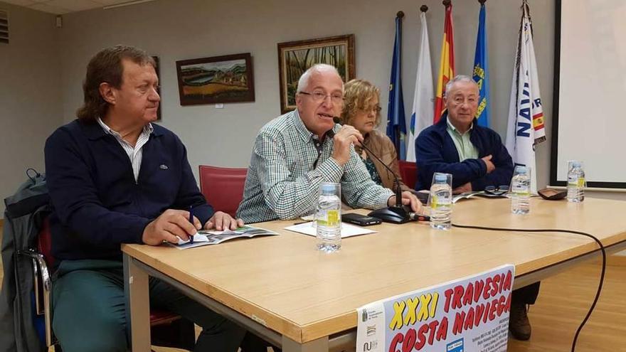 Víctor Villar, José Santos, Marga Suárez y Juan Rionda, ayer, en la presentación de la actividad en Navia.