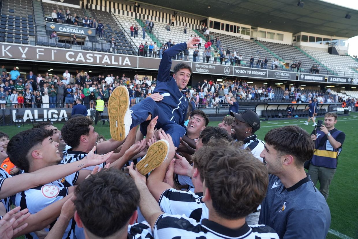 ¡Las mejores imágenes de la celebración del ascenso a Segunda Federación del Castellón B!