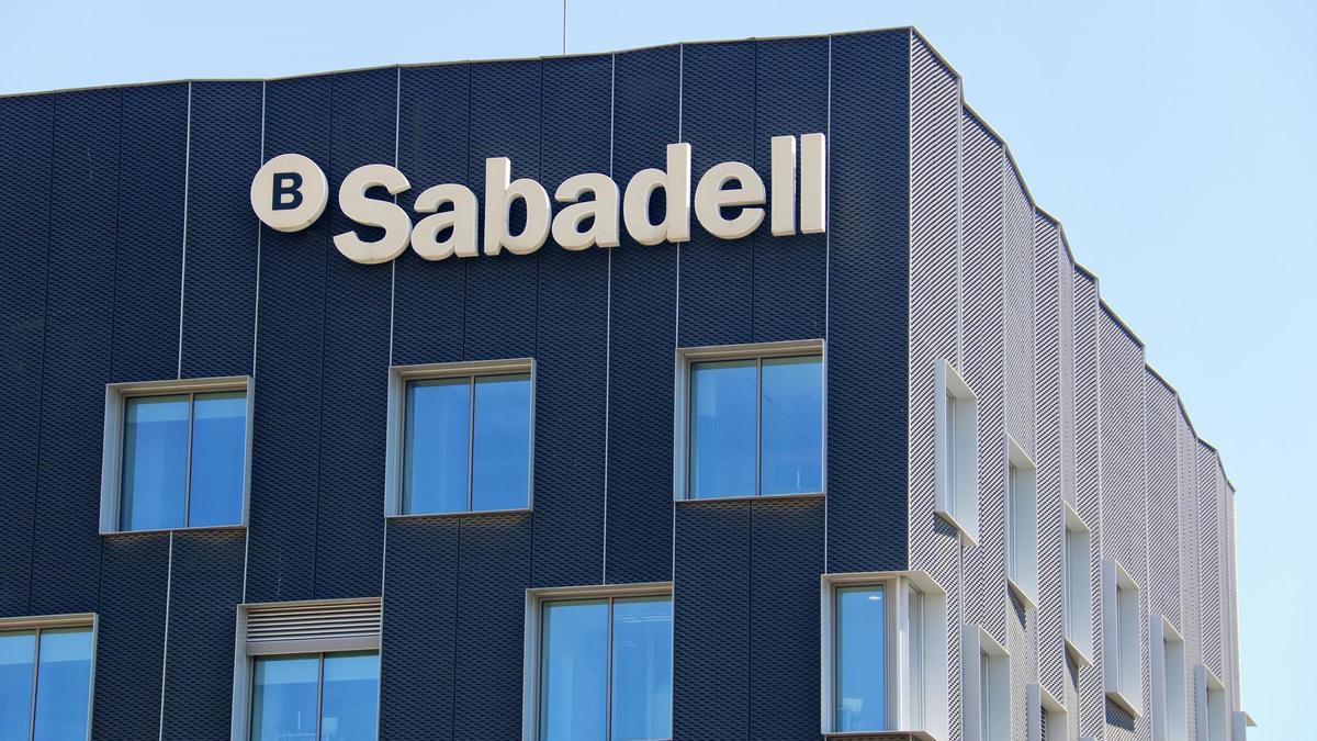 Un dels edificis de la seu del Banc Sabadell