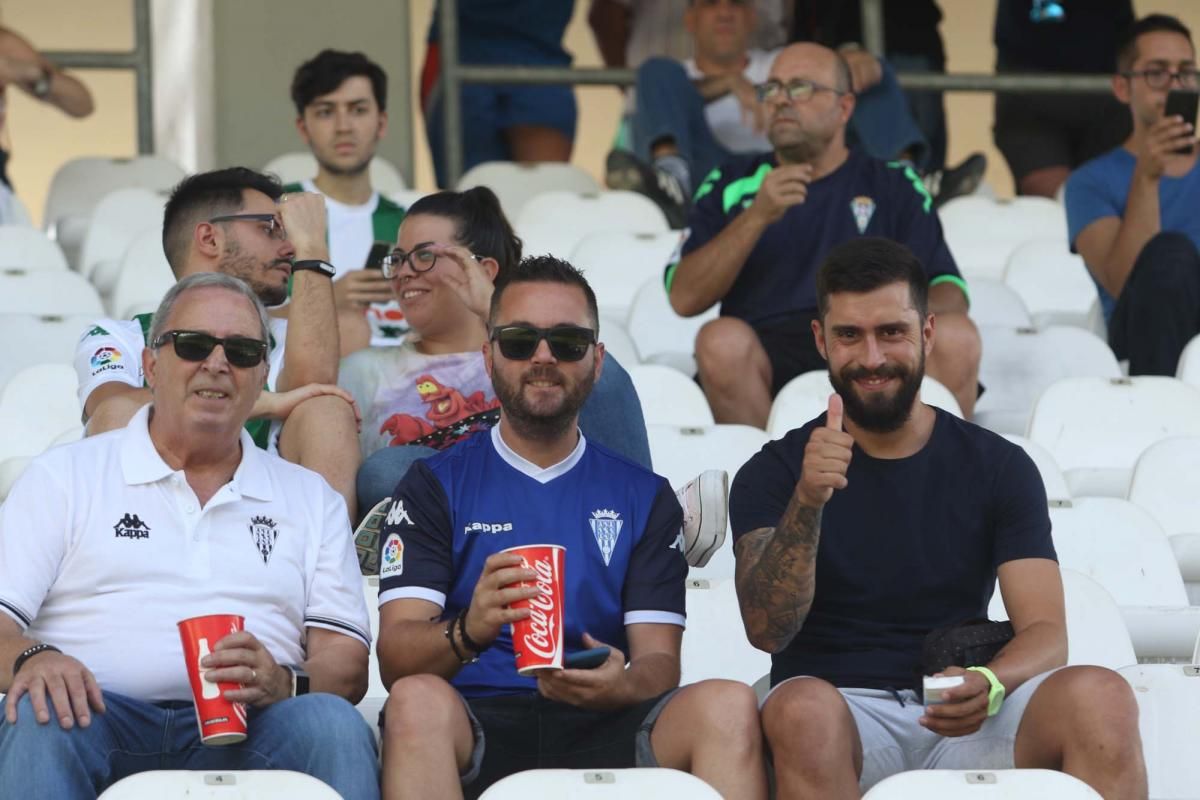 Los aficionados del Córdoba CF en el Arcángel