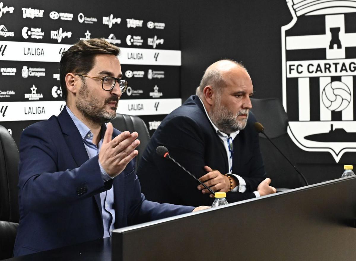 Paco Belmonte y Sánchez Breis durante la rueda de prensa de ayer. | IVÁN URQUIZAR