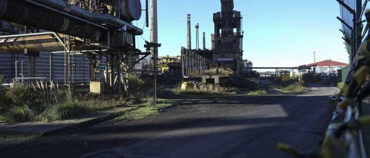 El interior del recinto de baterías de coque, ya sin actividad.