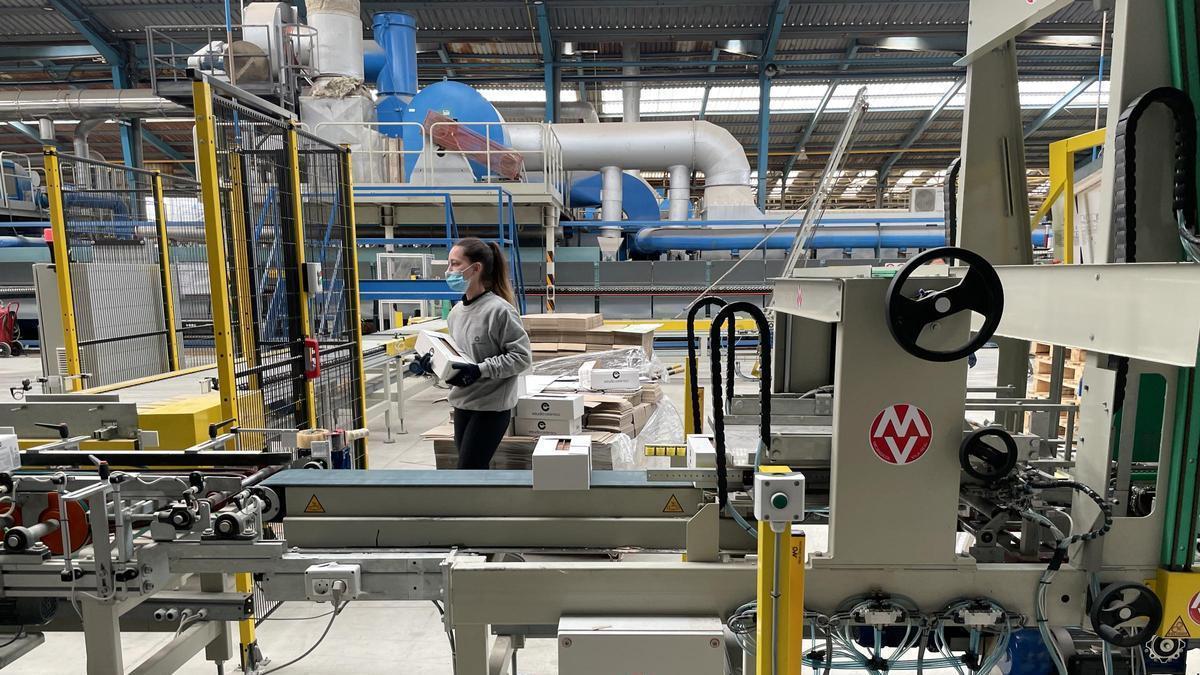 Producción de azulejos en una industria de Castellón.