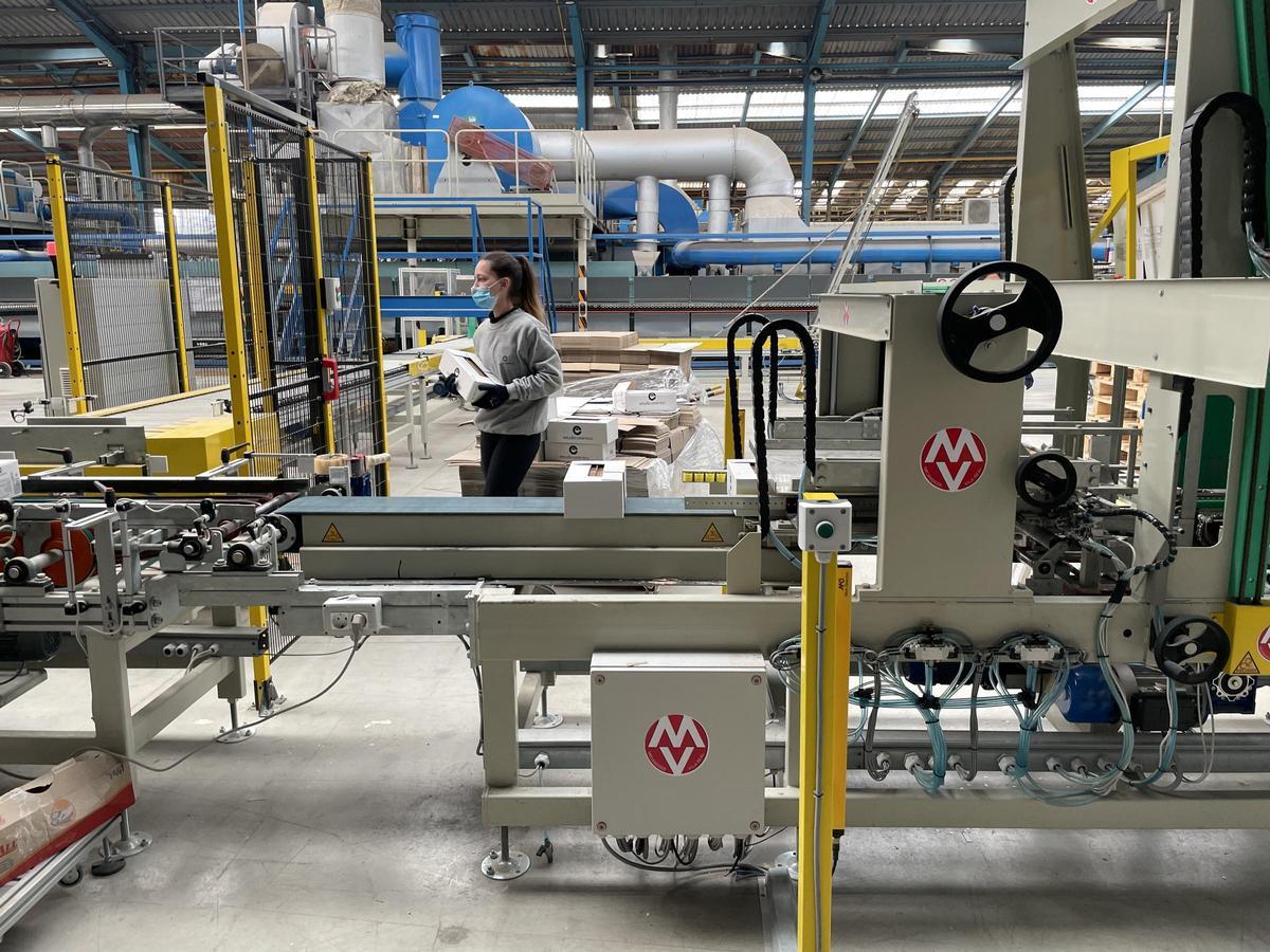 Producción de azulejos en una industria de Castellón.