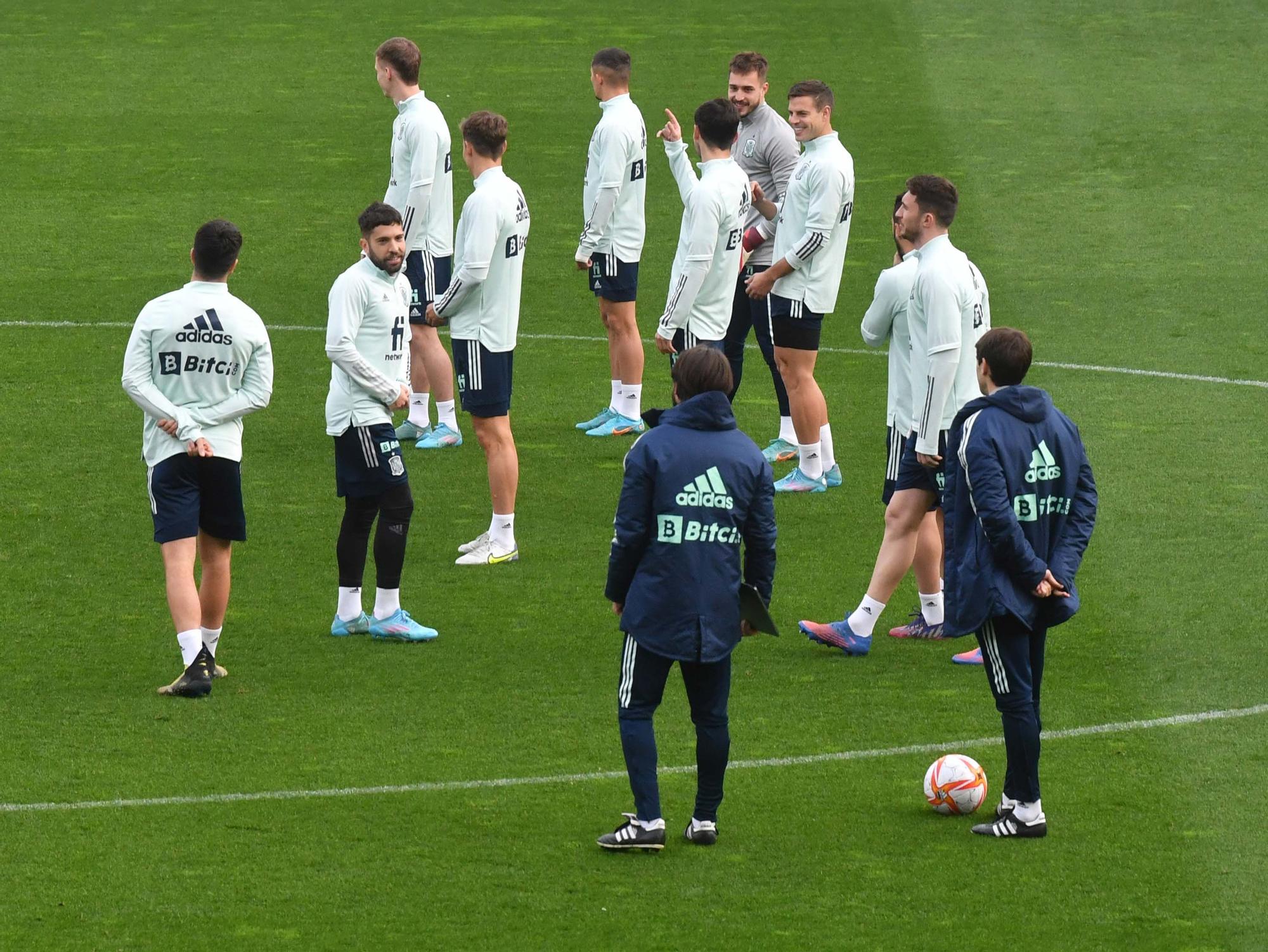 La selección española de fútbol entrena en Riazor para el partido contra Islandia