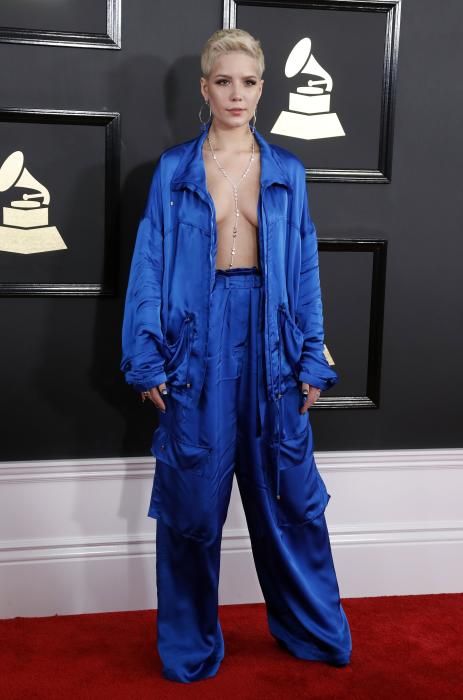 Halsey llega al Staples Center de Los Angeles, California, EEUU.