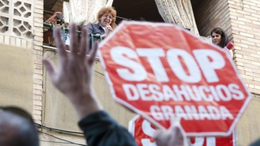 Stop Desahucios frena el desalojo a una mujer en Granada