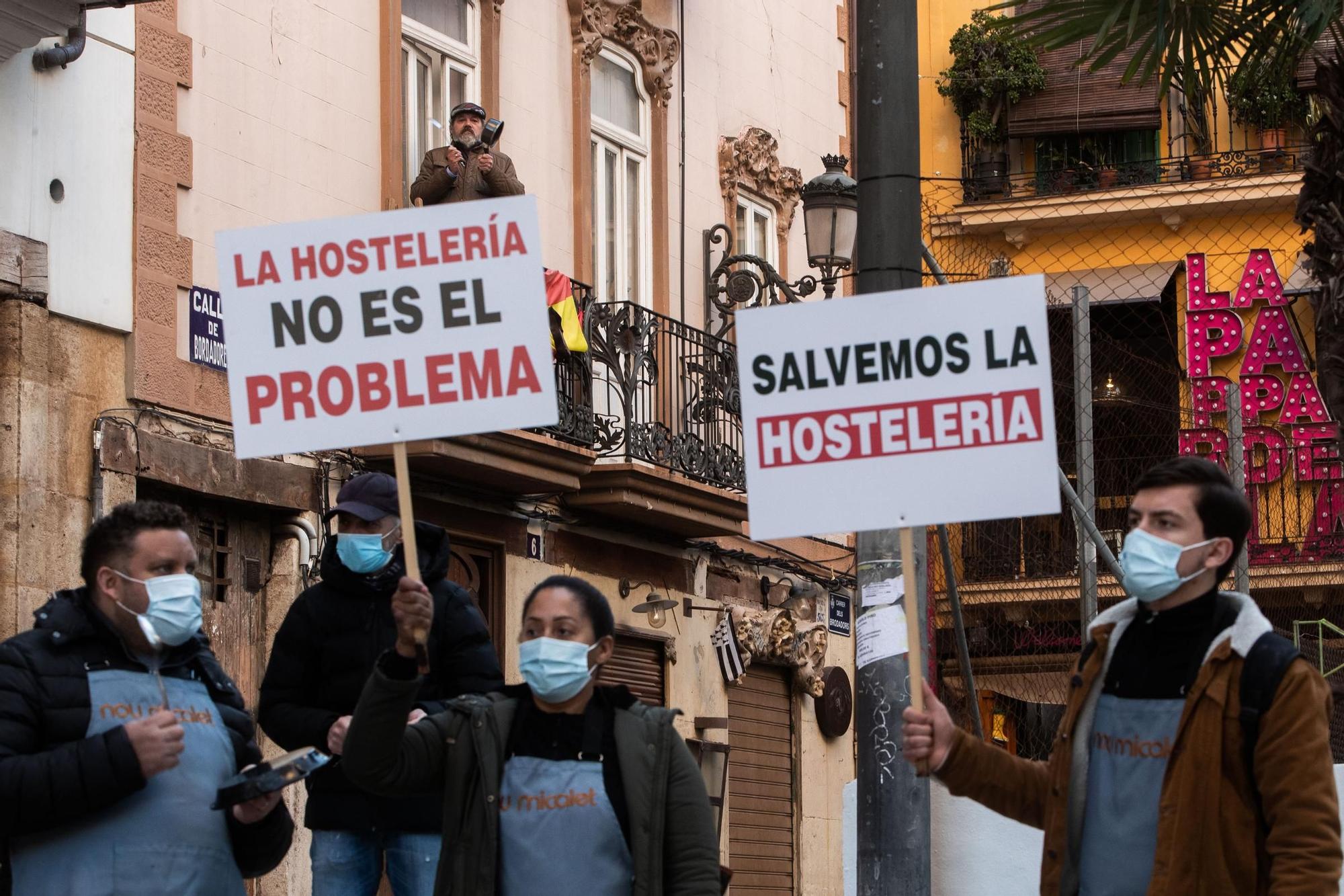 Cacerolada de la hostelería en contra del cierre a las 17 horas