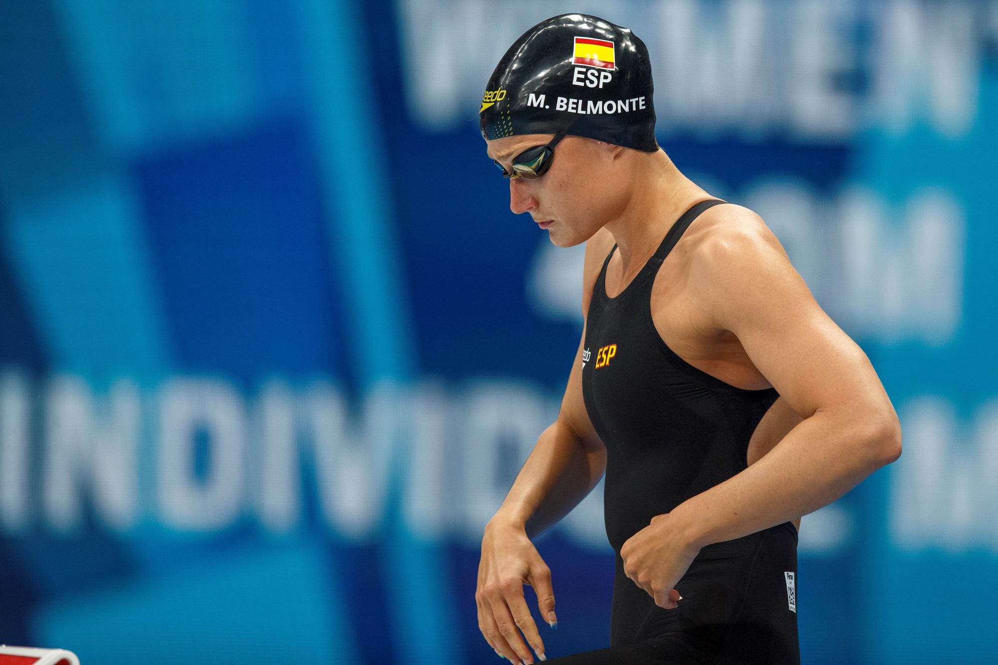 La nadadora española Mireia Belmonte se prepara antes de una prueba