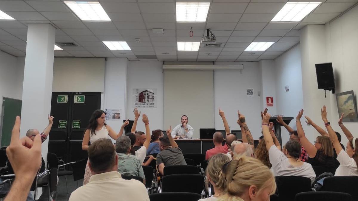 Imagen de la asamblea de Iniciativa celebrada este miércoles en Alicante.