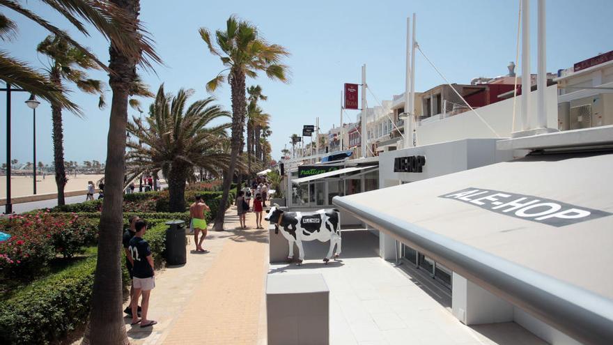 Las franquicias invaden el paseo marítimo de València