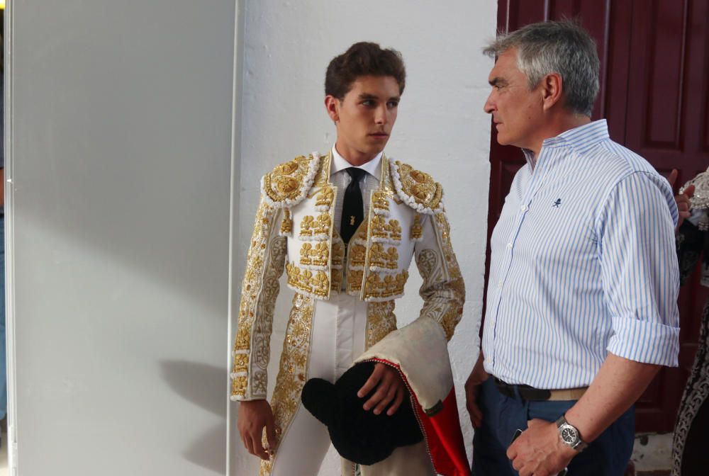 Las imágenes de la tercera corrida de abono de la feria taurina de Málaga en La Malagueta.