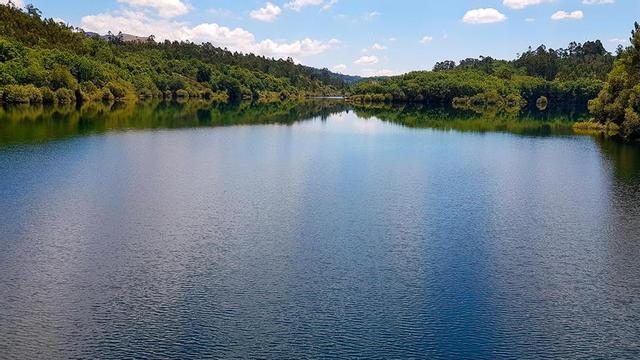 Vista del embalse de Eiras al 100% de su capacidad // Marta G. Brea