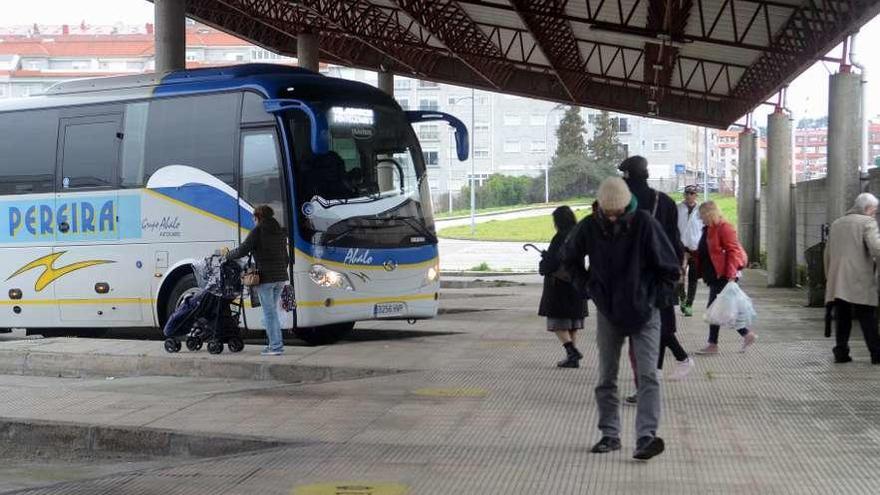 La estación de Vilagarcía no recibe autobuses procedentes de Ribadumia. // Noé Parga