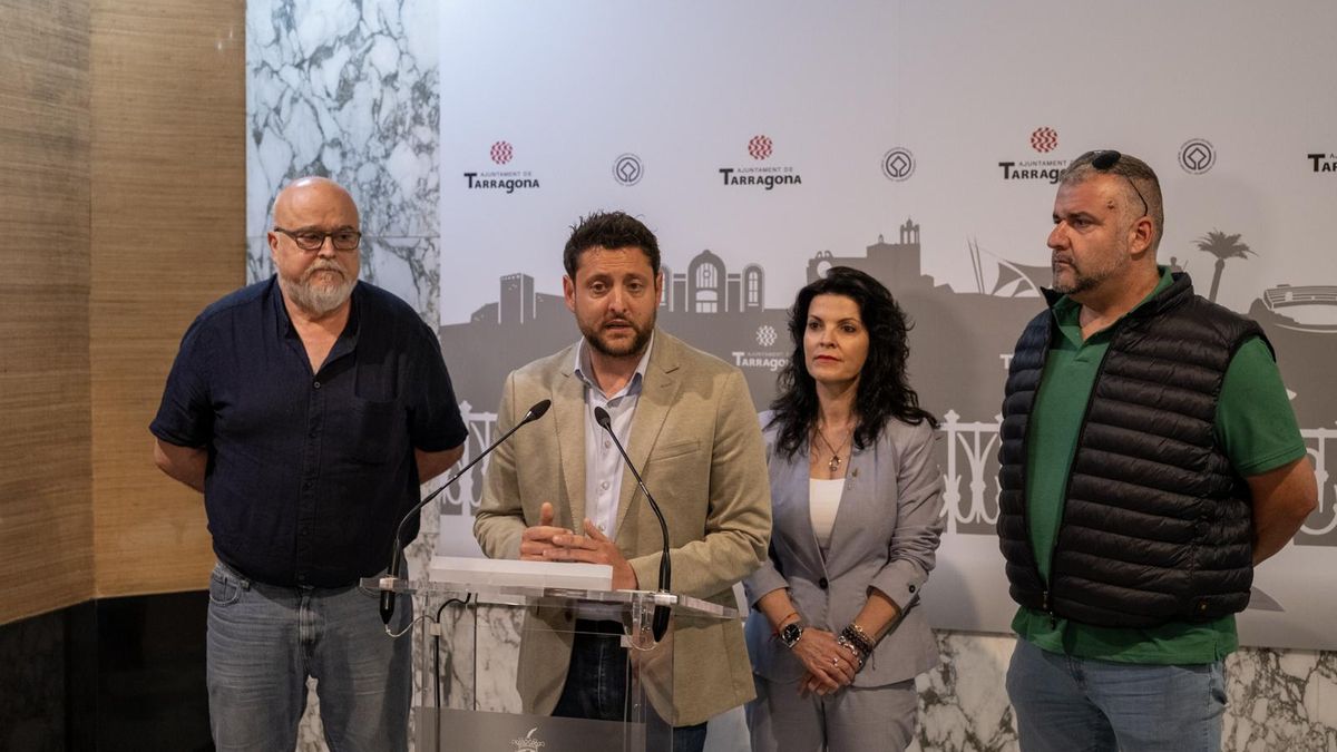 Comparecencia del alcalde de Tarragona, Rubén Viñuales, con los representantes del comité de empresa y la concejal de Limpieza, Sonia Orts.