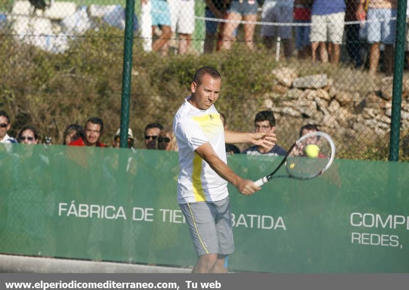 GALERÍA DE FOTOS- Bautista desata la locura peloteando con Ferrer en La Coma