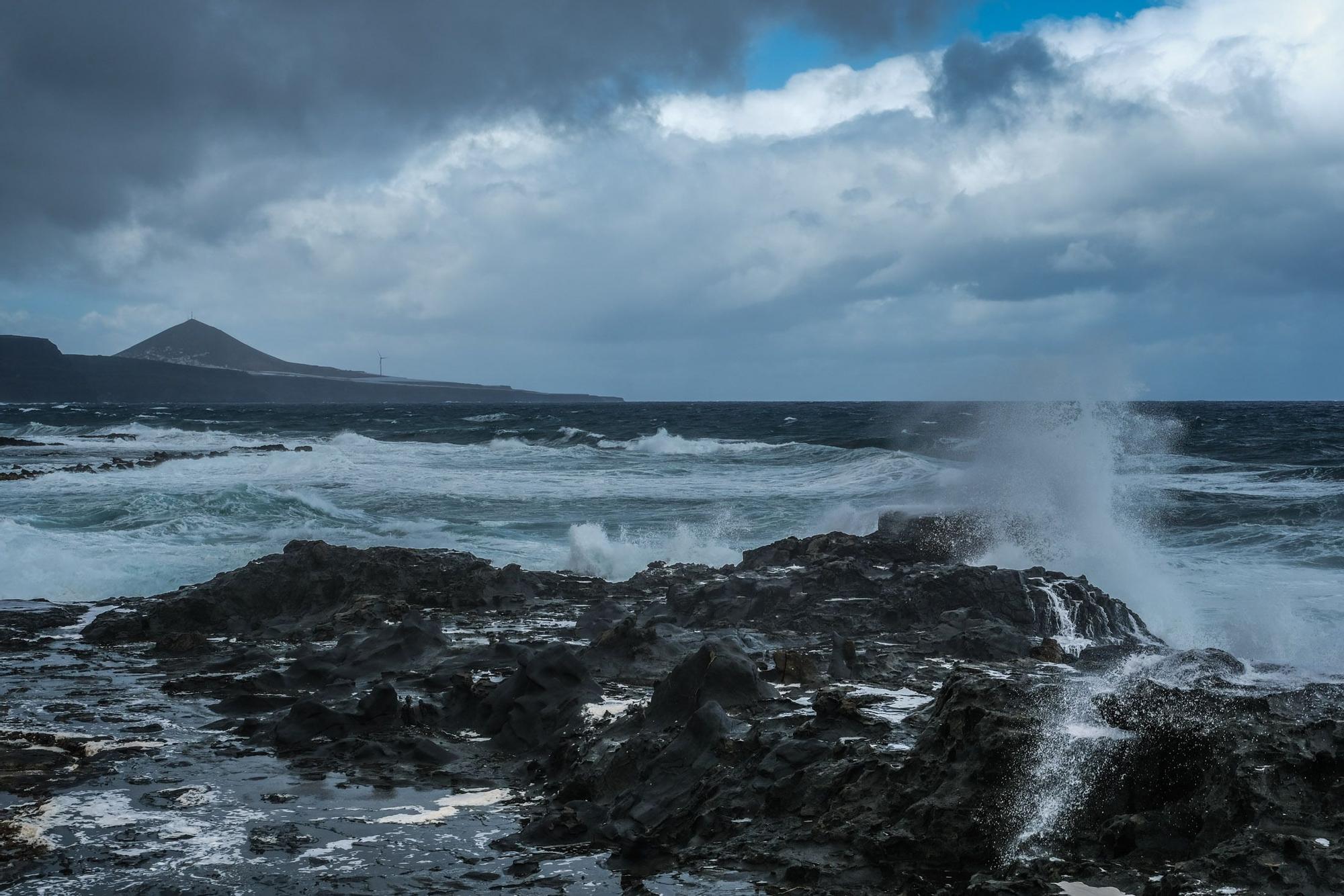 La borrasca Celia deja un temporal de viento y mar en Gran Canaria (14/02/2022)