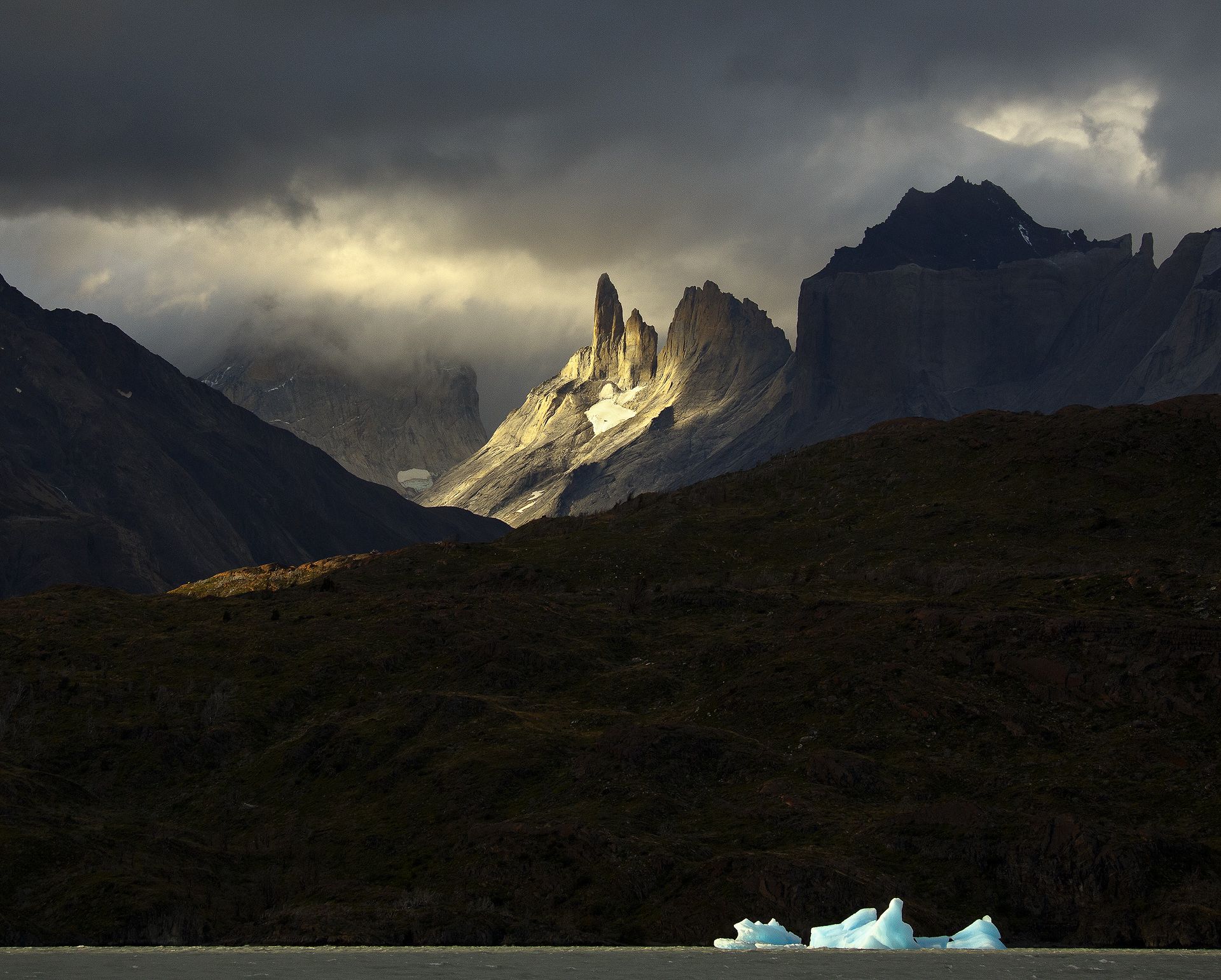 LIGHT ALIVE - Christoph Fischer (Canadá) - Highly Commended MOUNTAIN LANDSCAPE.jpg