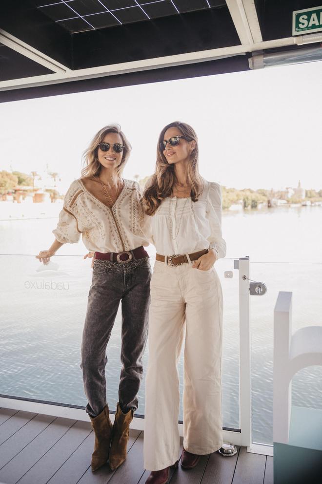 Ariadne Artiles y su hermana, Aida, en el evento inaugural de la tienda de HOSS Intropia en Sevilla