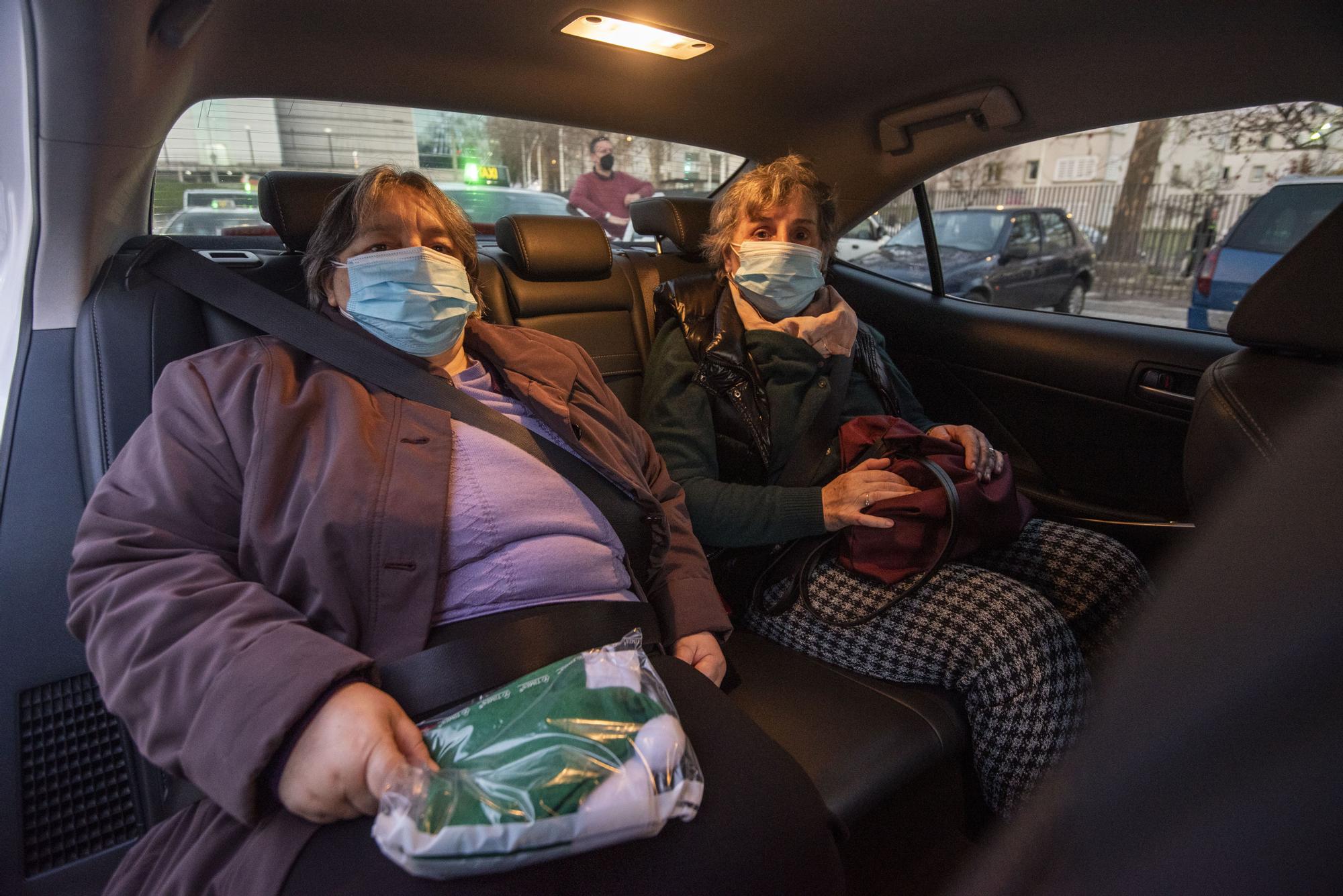 RadioTaxi lleva a mayores de Padre Rubinos a ver el alumbrado navideño en A Coruña