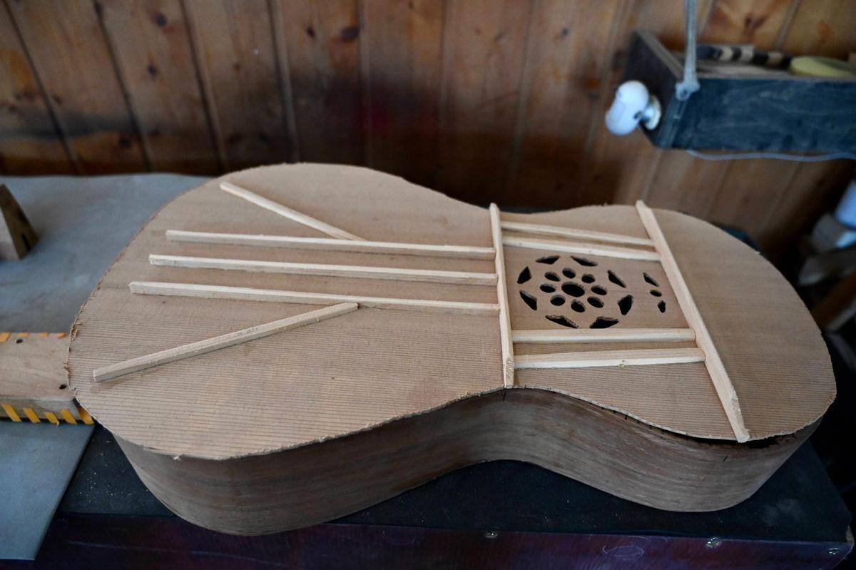 Los viejos oficios: Rafael López Jerez, luthier Los viejos oficios: Rafael López Jerez, luthier