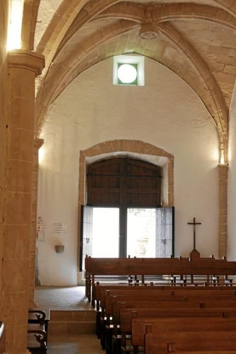 Zacken, Schießscharten, hohe Mauern: Ein Besuch in der Festung im Nordosten von Mallorca.