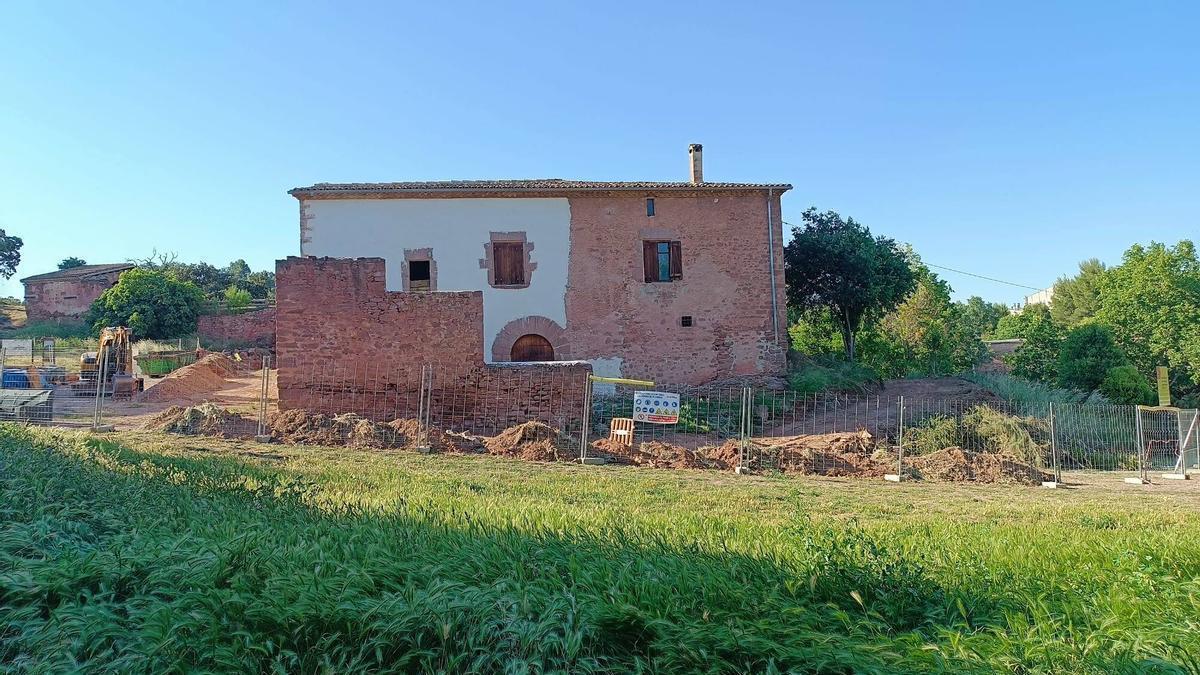 Obres que s'estan duent a terme al Mas Llobet