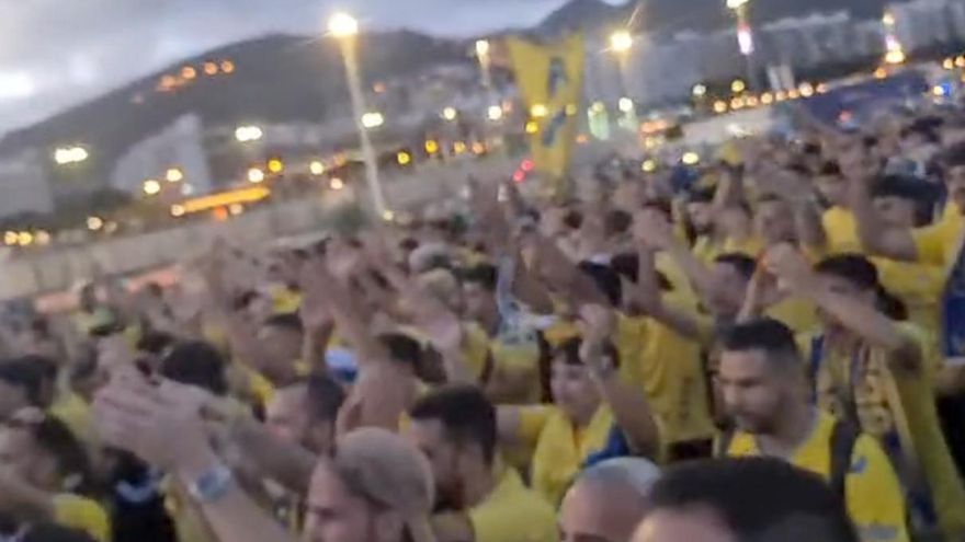 Arrival of the yellow fans to Tenerife
