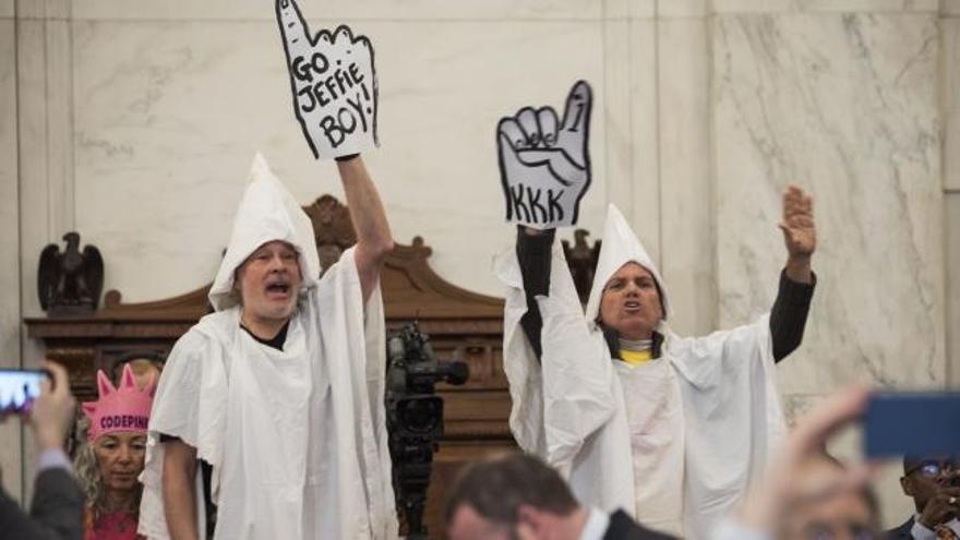 Las protestas interrumpen la declaración del nuevo fiscal de EEUU en el Senado